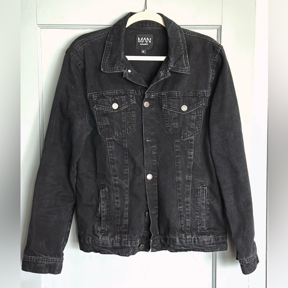 BooHoo Man Black Denim Trucker Jacket Distressed – Medium